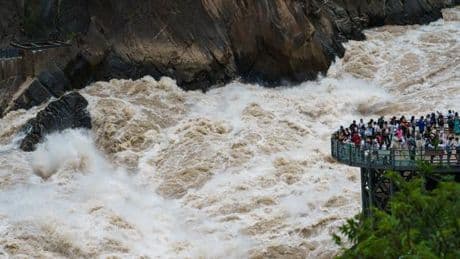 « Si on perd notre terre, on perd tout » : en Chine, l’inexorable course aux barrages dans les gorges du Saut-du-Tigre