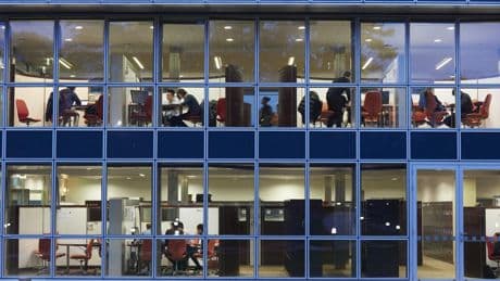 Formation à l’IA : les MBA et EMBA prennent le virage technologique