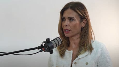 Begoña del Campo, neuropsicóloga: “A los 12 años el cerebro de un niño deja de asociar la voz de los padres al placer, por eso en la adolescencia parecen tan molestos”
