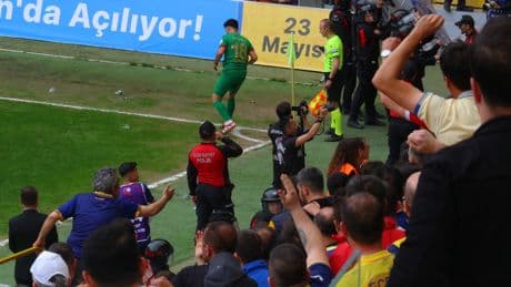 MKE Ankaragücü - Amed Sportif Faaliyetler maçı olaylı başladı