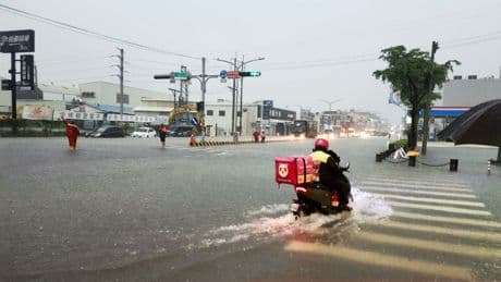 Taïwan frappé par des pluies record : inondations meurtrières et évacuations massives