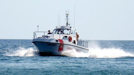 Sardegna: malore mentre fa il bagno in mare, muore un sacerdote di Imperia. Aveva 84 anni