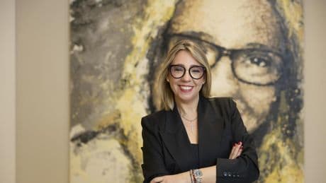 Beatriz Beltrán, especialista en medicina estética: “La sobredosis de protección solar con activos grasos también altera la piel, que pierde su luz y presenta un aspecto sucio, con un bronceado desgastado con zonas manchadas”