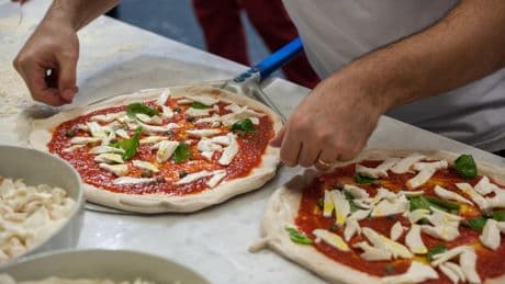 Haute-Savoie : derrière deux pizzerias, un réseau de blanchiment apparenté à la mafia calabraise démantelé