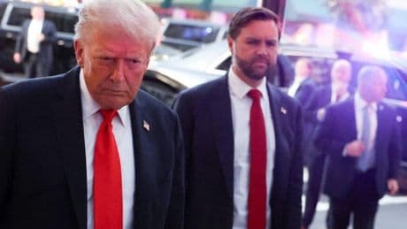 Trump es abucheado a la salida de un restaurante en Washington