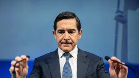 BBVA admite una revisión de la OPA al Banco Sabadell tras el veto del Gobierno a la fusión por tres años