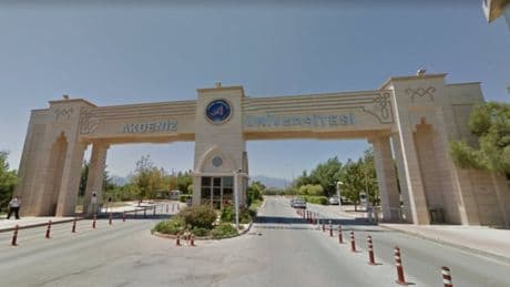 Akdeniz Üniversitesinde toplu mezuniyet töreni iptal edildi