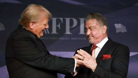 «Tout le monde est aux abris»: comment Trump veut faire plier Hollywood, le bastion woke
