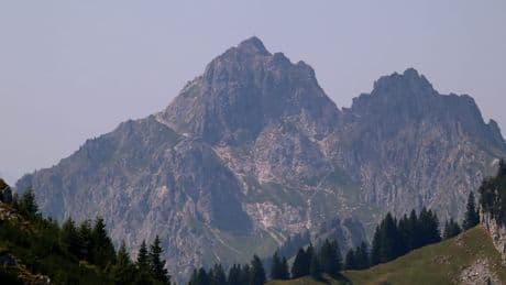 Bei Wanderung mit Sohn - Frau stürzt in den Ammergauer Alpen in den Tod