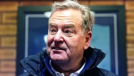 Jeff Stelling feud turns ugly as football club chief calls for TV presenter to be BANNED