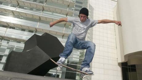Los chicos de la plaza del Macba