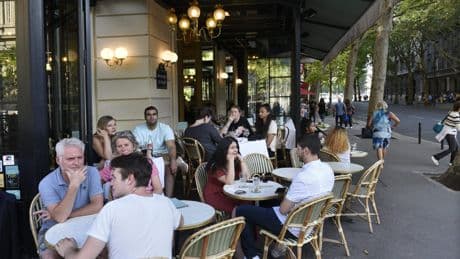 Buitenlandse toerist betaalt in Parijs twee keer zoveel: ’Schande voor ons vak’