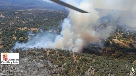 Siete nuevos incendios declarados este lunes elevan a ocho las comunidades afectadas por las llamas