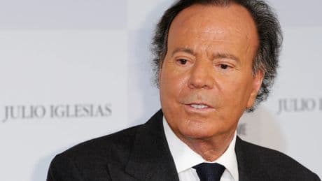 El pueblo de Galicia donde Julio Iglesias se ha comprado una mansión