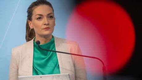 Tag der Arbeit: Ministerin fordert Angebote für Frauen in Wechseljahren