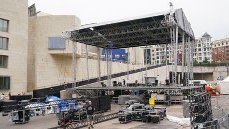 Bilbao estudia sancionar a la empresa que monta el escenario de Abandoibarra tras la suspensión del concierto anoche
