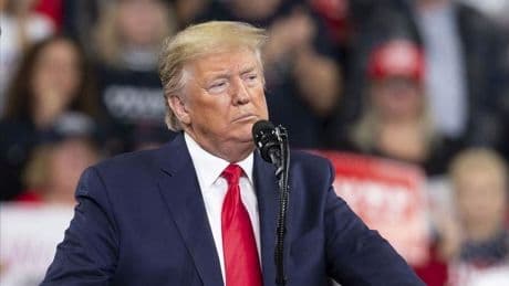 Trump'tan ülkesine dönmek isteyen göçmenlere bin dolar