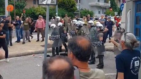 Atina'da eylem yapan taksiciler ile polis arasında arbede yaşandı