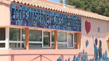 "Il fallait se taire, c'est ce qu'elle disait aux enfants": une Atsem accusée de "viols", la mère d'une fillette témoigne