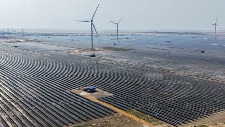 Malgré la prolifération des énergies renouvelables en Inde, une grande partie de l'électricité consommée reste d'origine fossile