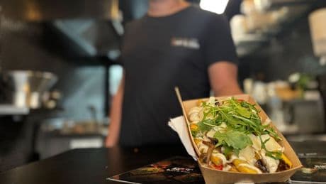 Ehemalige Drogen-Pizzeria - Jetzt wollen die Kunden Koks-Pommes!