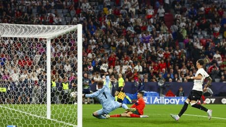 Herbeleef hier hoe Cristiano Ronaldo de hoofdrol pakte in de halve finale van de Nations League