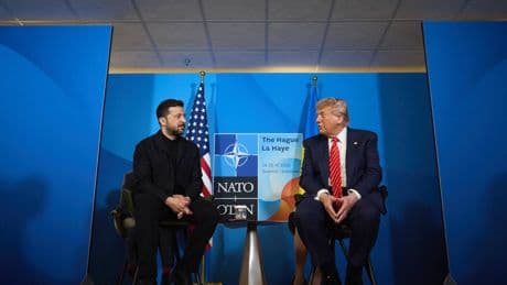 „Zwei Rüpel gegen einen mutigen Mann“: Insider besorgt wegen Trump-Putin-Treffen