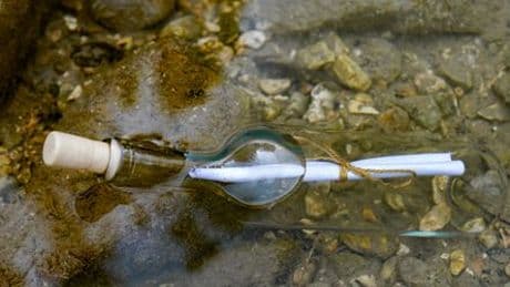 Kanada: Paar entdeckt eigene Flaschenpost nach 13 Jahren auf anderem Kontinent