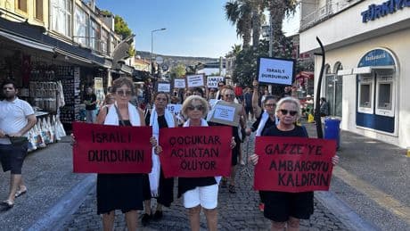 Foça Barış Kadınları İnisiyatifinden Filistin'e beyaz tülbentli sessiz destek