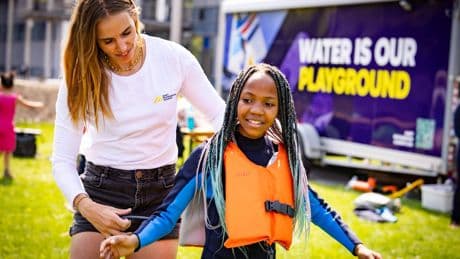 Olympische juf Marit Bouwmeester opent zeilacademie in hartje Den Haag