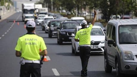 Trafikte sıkı denetim! 1 haftada 403 binden fazla sürücüye işlem yapıldı