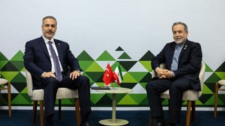 Bakan Fidan İranlı mevkidaşı Erakçi ile bir araya geldi