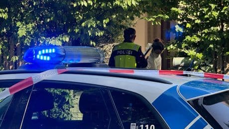 Ehemann festgenommen - Mutter von sechs Kindern mit Halsstichen getötet