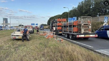Vrachtwagen verliest lading op A59 bij Raamsdonksveer, lange file tot gevolg
