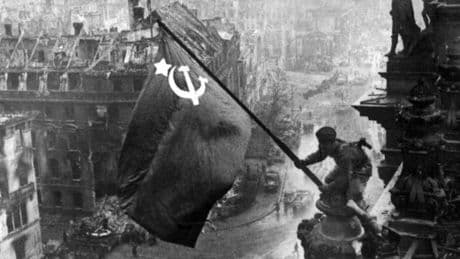 Die Wahrheit hinter dem berühmten Foto vom Siegesbanner auf dem Reichstag