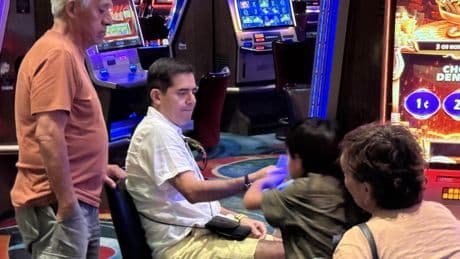 Roma revive en el desierto y fuma en el casino
