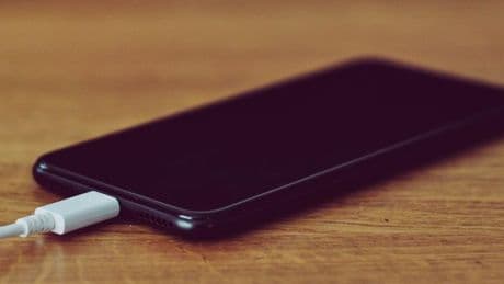 Tech experts issue 'juice jacking' warning to never share your phone charger