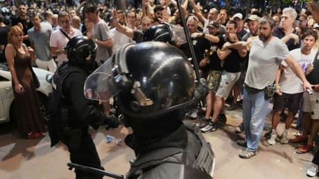 Demonstrationen: Proteste gegen Regierung in Serbien eskalieren erneut