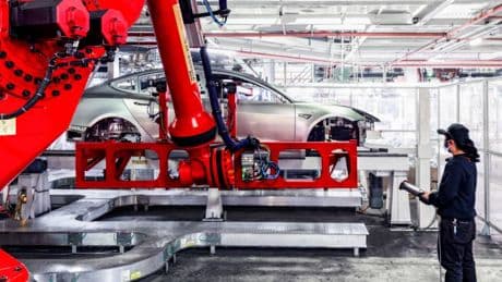 Mercato auto ancora in rosso