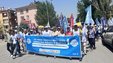 Evrensel’in manşeti | Beklenen enflasyon yüzde 55 işçiye verilen yüzde 24
