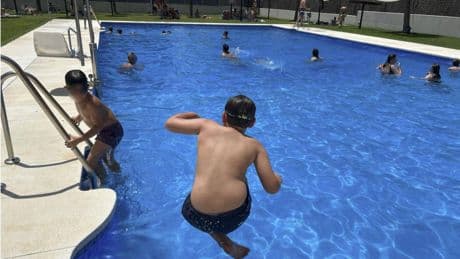 Nueva campaña para prevenir lesiones medulares por las zambullidas