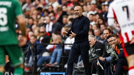 PSV-trainer Peter Bosz doet noodgreep tegen FC Groningen: ’De mannen van het management zijn er druk mee bezig’