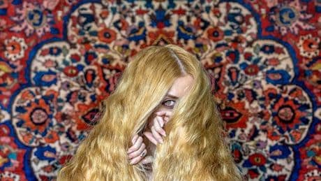 Dans ces portraits de femmes iraniennes, une rébellion “tout en ambiguïté”