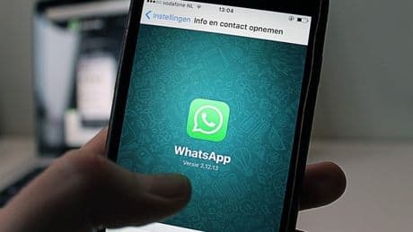WhatsApp, stop dal 5 maggio su iPhone e Android: modelli smartphone interessati e come risolvere il problema