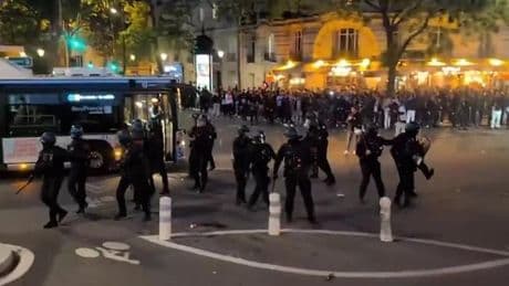 Paris'te maç sonrası sokaklar karıştı