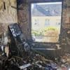 « Je veux un toit pour mes enfants » : à la rue à cause d’un incendie, cette maman appelle à l’aide