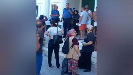 Aydın'da maaşlarını alamayan turistik tesis çalışanları toplu iş bıraktı
