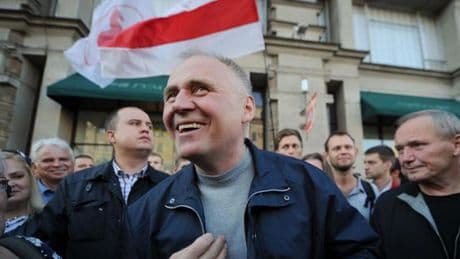 La Biélorussie libère 52 prisonniers politiques, dont l’opposant historique Nikolaï Statkévitch et 14 étrangers