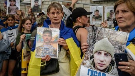 En Ukraine, les prisonniers de guerre libérés par la Russie reviennent dans un état épouvantable