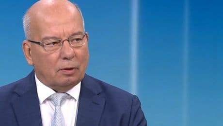 „NGOs, die mit Geld vollgestopft werden, werden die Demokratie nicht vor Extremisten schützen“